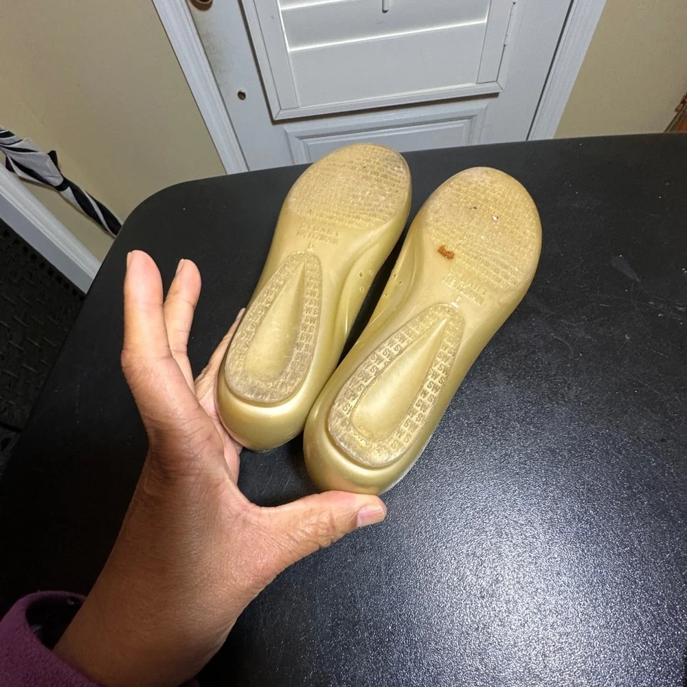 Stuart Whitman size 6 ballet flats rain shoes